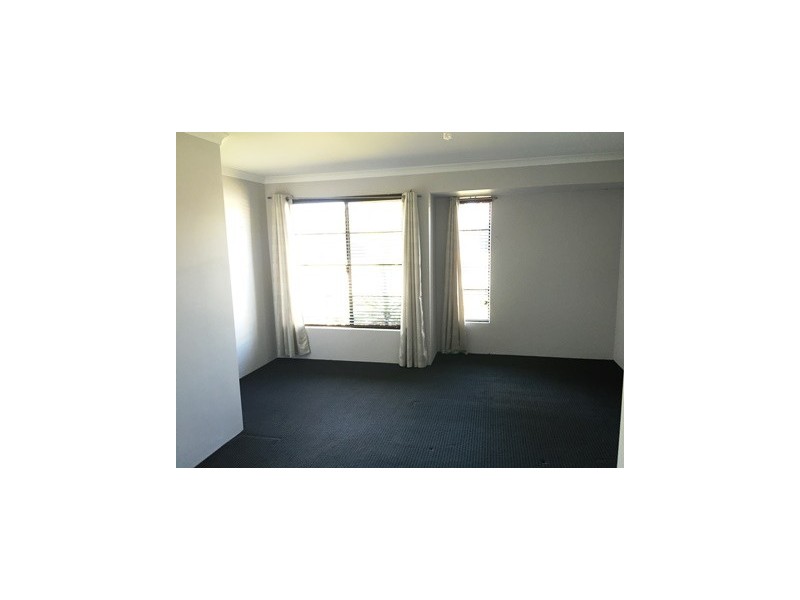 9 Glastonbury Road, Leda WA 6170