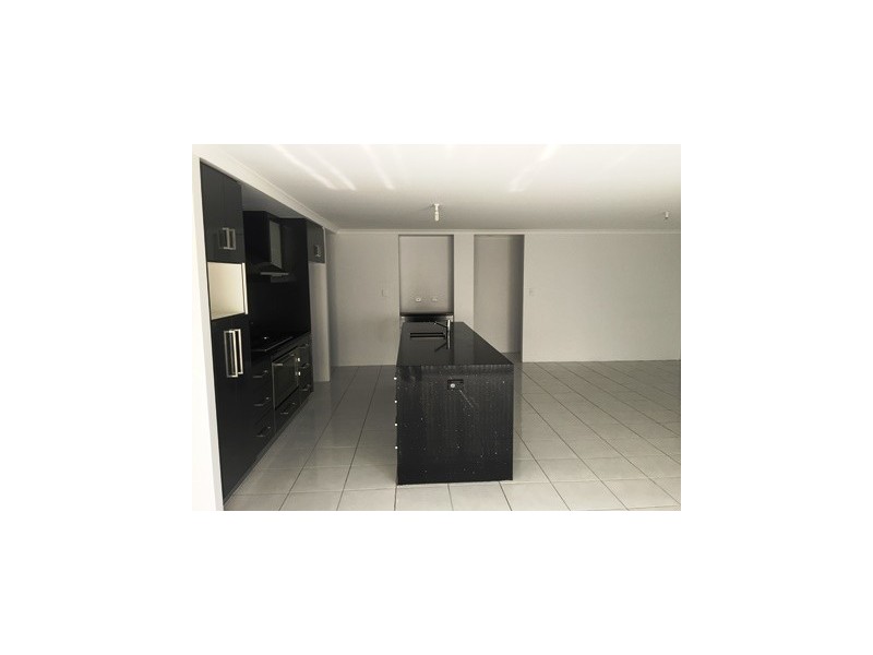 9 Glastonbury Road, Leda WA 6170