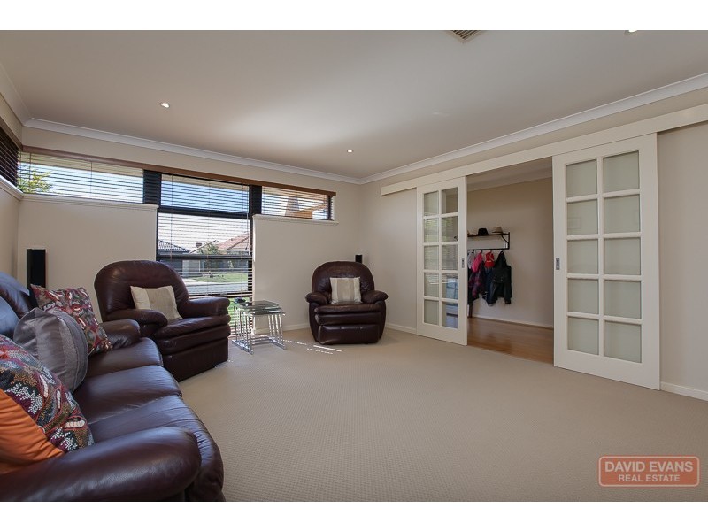 8 Oxenholme Way, Waikiki WA 6169