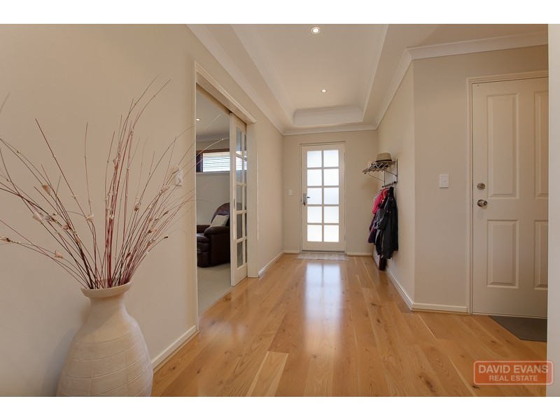 8 Oxenholme Way, Waikiki WA 6169