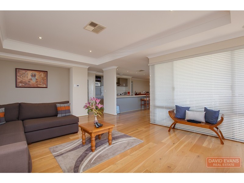 8 Oxenholme Way, Waikiki WA 6169
