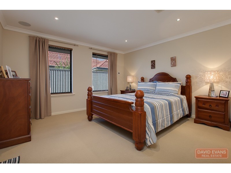 8 Oxenholme Way, Waikiki WA 6169