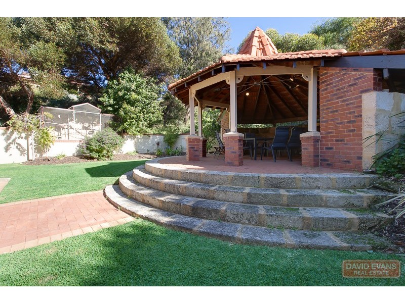 8 Pembroke Court, Warnbro WA 6169