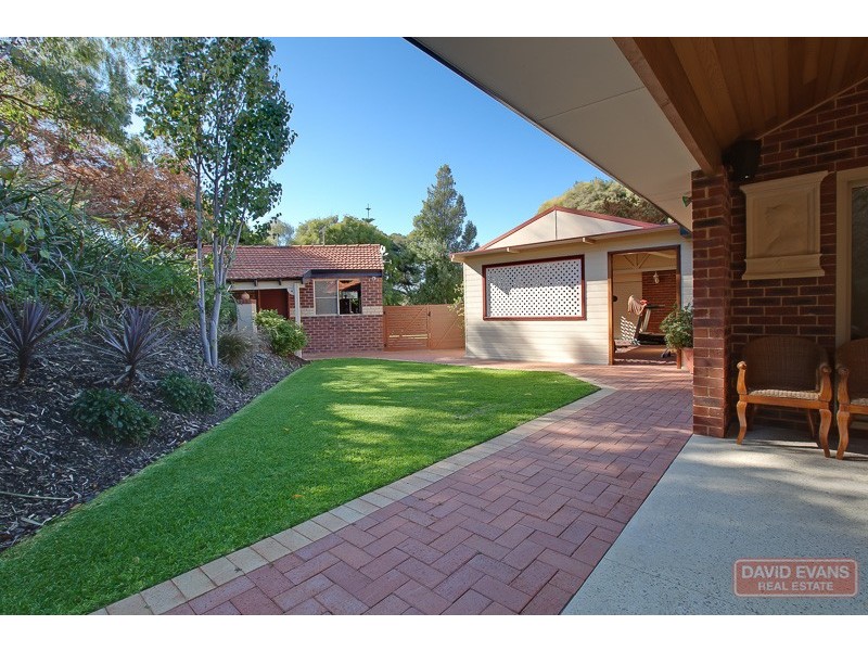 8 Pembroke Court, Warnbro WA 6169
