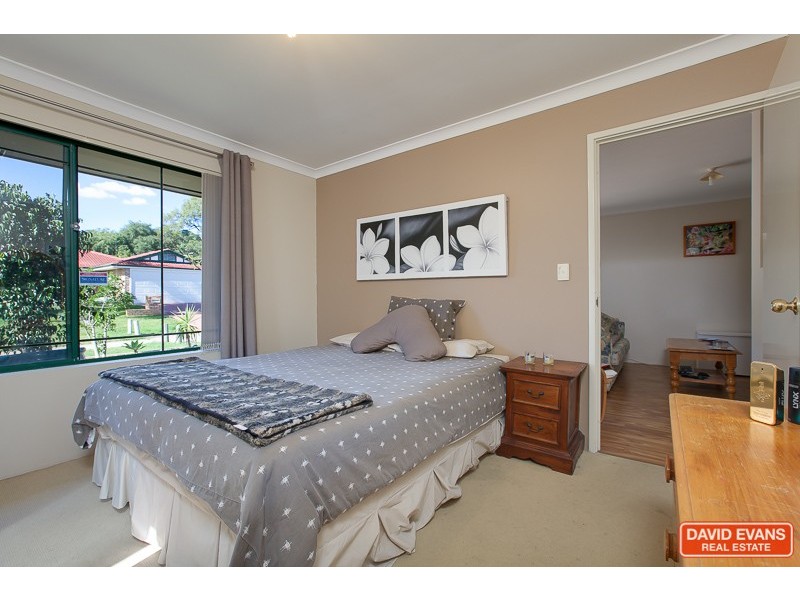 17 Rothesay Court, Cooloongup WA 6168
