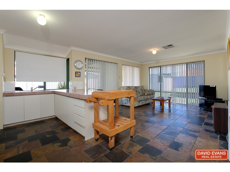 17 Rothesay Court, Cooloongup WA 6168