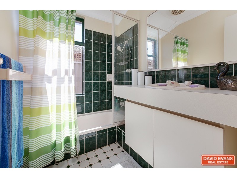 17 Rothesay Court, Cooloongup WA 6168