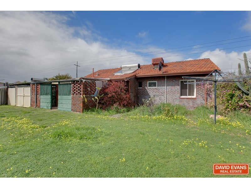 8 Regan Street, Rockingham WA 6168