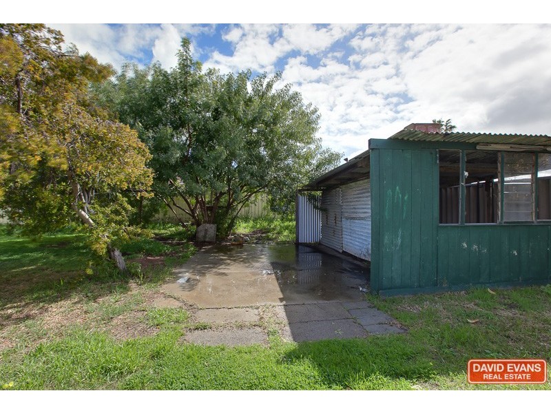 8 Regan Street, Rockingham WA 6168