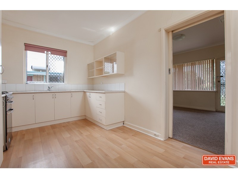 8 Regan Street, Rockingham WA 6168