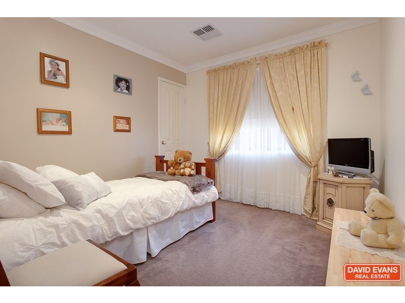 8 Rochefort Retreat, Port Kennedy WA 6172