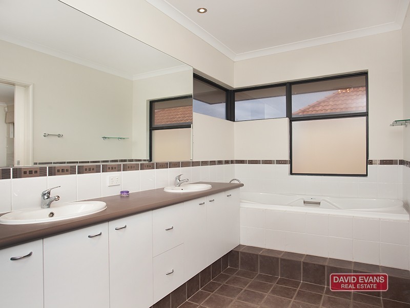 21 Ensign Way, Wannanup WA 6210
