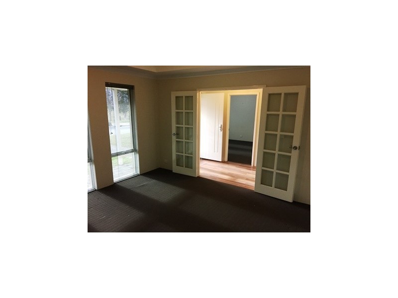 10 Laredo Loop, Port Kennedy WA 6172