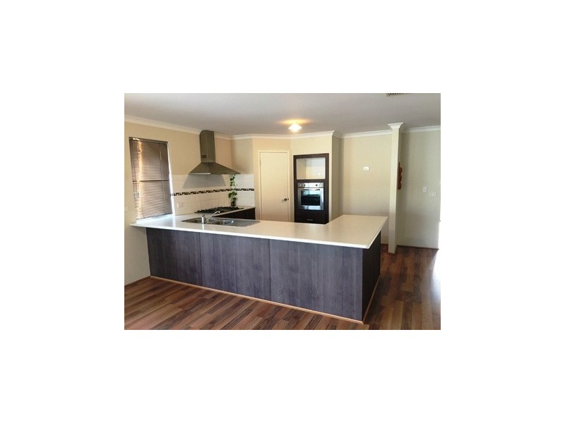 10 Laredo Loop, Port Kennedy WA 6172