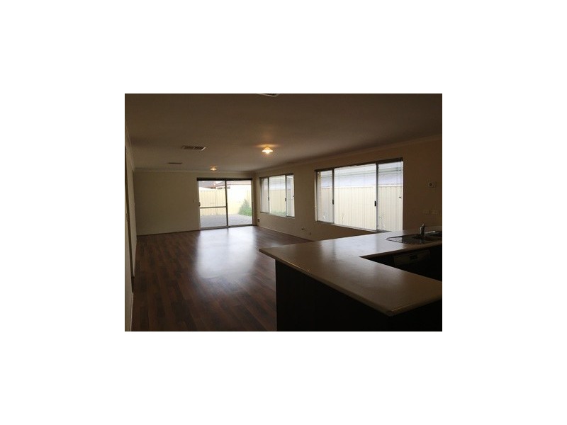 10 Laredo Loop, Port Kennedy WA 6172