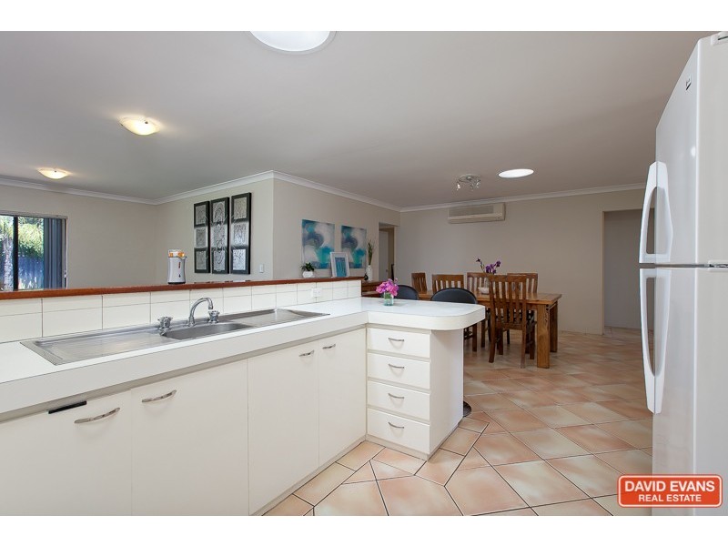 4 Jubilee Drive, Waikiki WA 6169