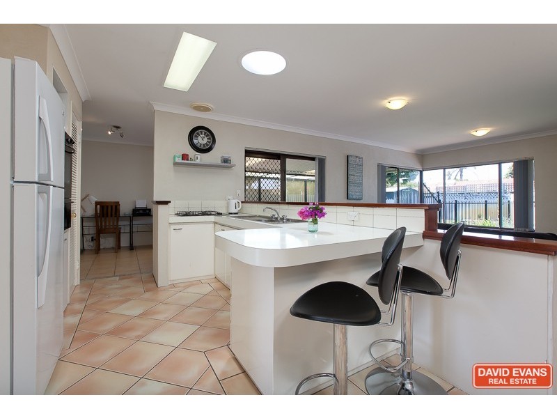 4 Jubilee Drive, Waikiki WA 6169