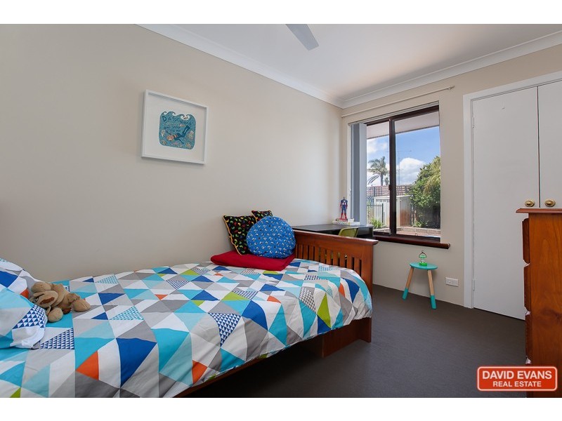 4 Jubilee Drive, Waikiki WA 6169