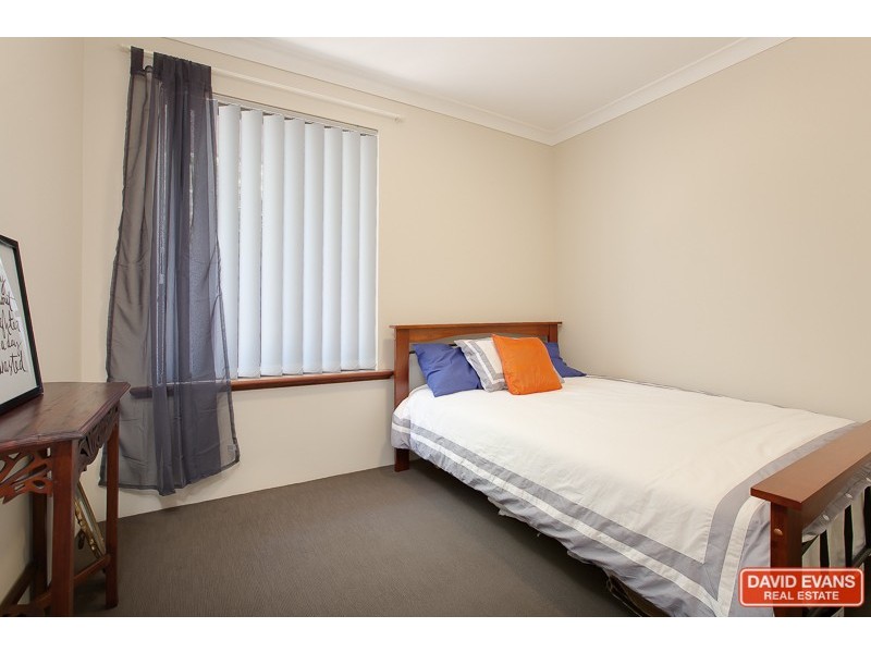 4 Jubilee Drive, Waikiki WA 6169