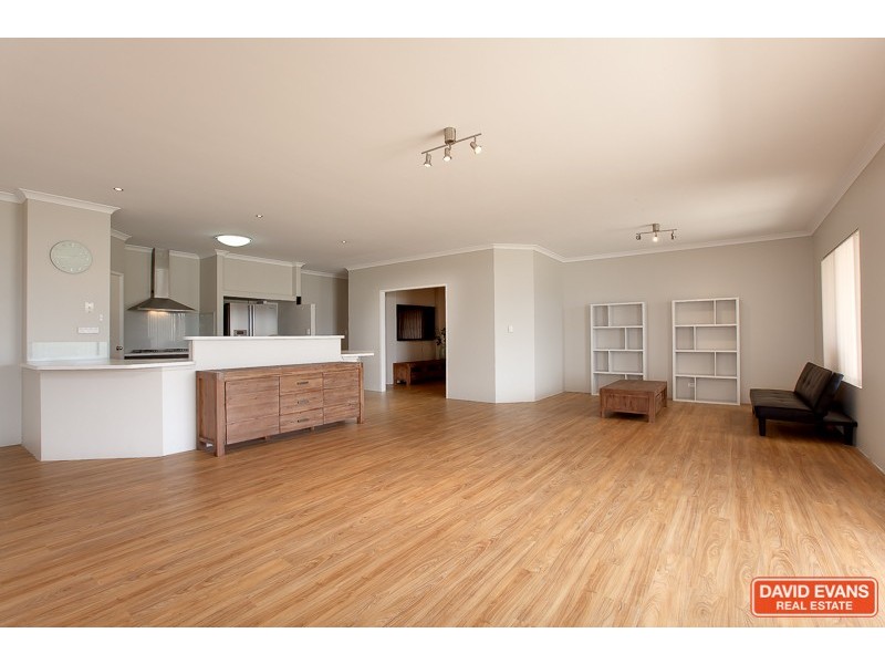 5 Zaragoza Drive, Port Kennedy WA 6172