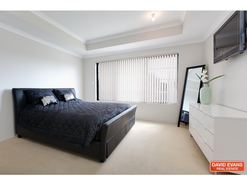 5 Zaragoza Drive, Port Kennedy WA 6172