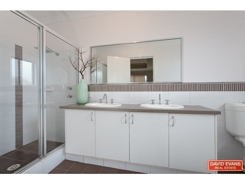 5 Zaragoza Drive, Port Kennedy WA 6172