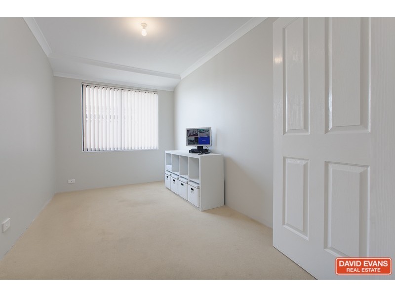 5 Zaragoza Drive, Port Kennedy WA 6172