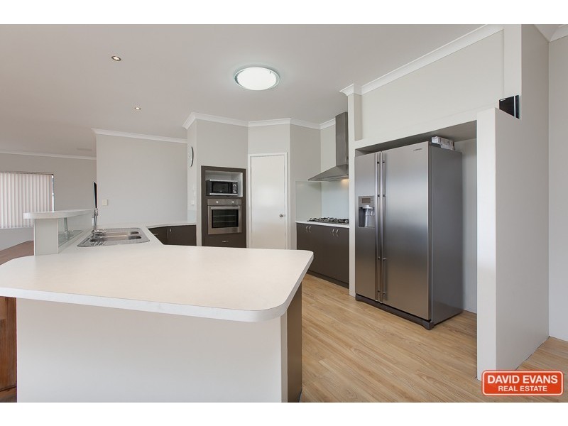 5 Zaragoza Drive, Port Kennedy WA 6172