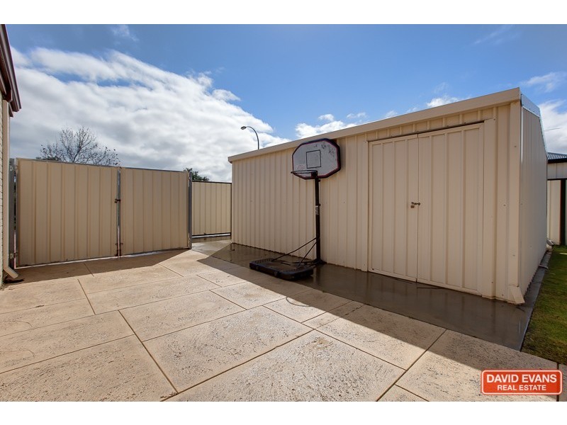 5 Zaragoza Drive, Port Kennedy WA 6172