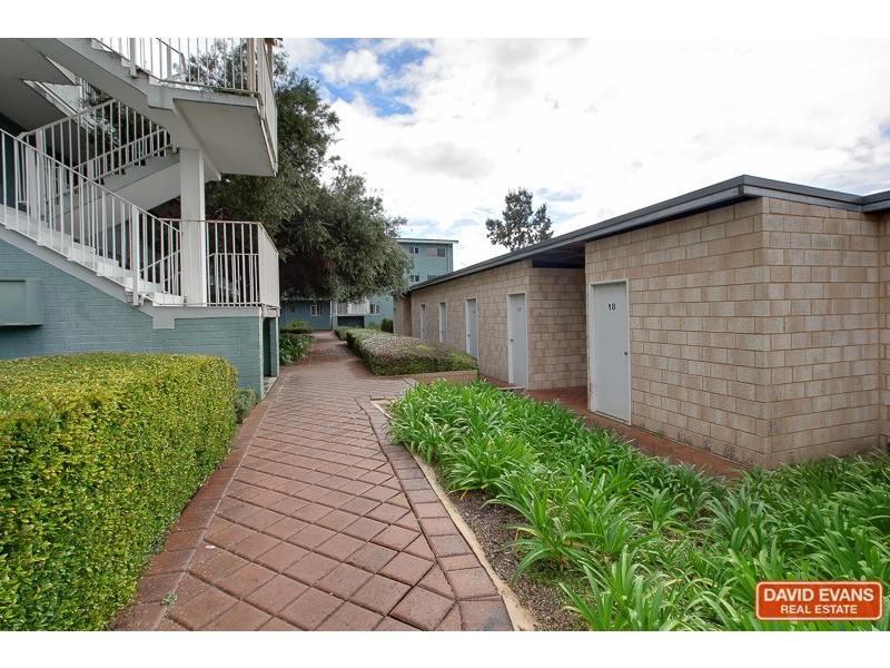 12/21 Fennager Way, Calista WA 6167