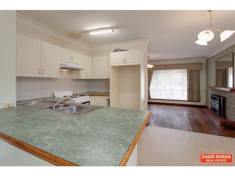 9 Richard Place, Orelia WA 6167