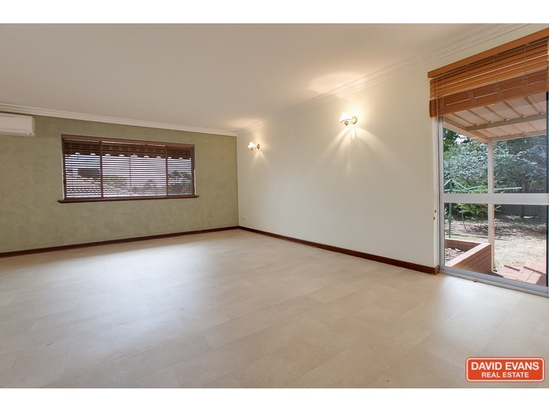 9 Richard Place, Orelia WA 6167