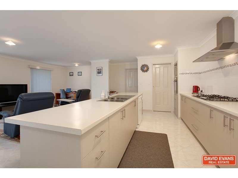 26 Parkland Drive, Warnbro WA 6169