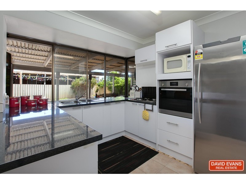 2 Breaden Drive, Cooloongup WA 6168