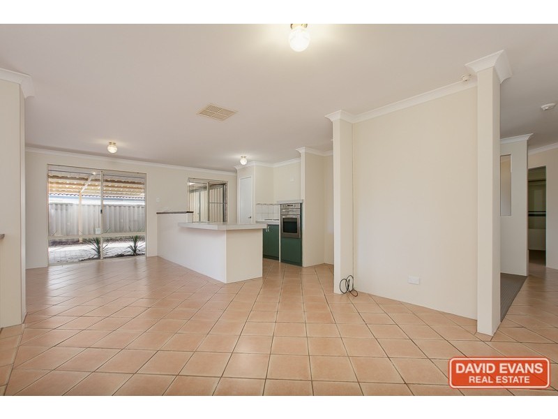 6 Walmer Place, Orelia WA 6167