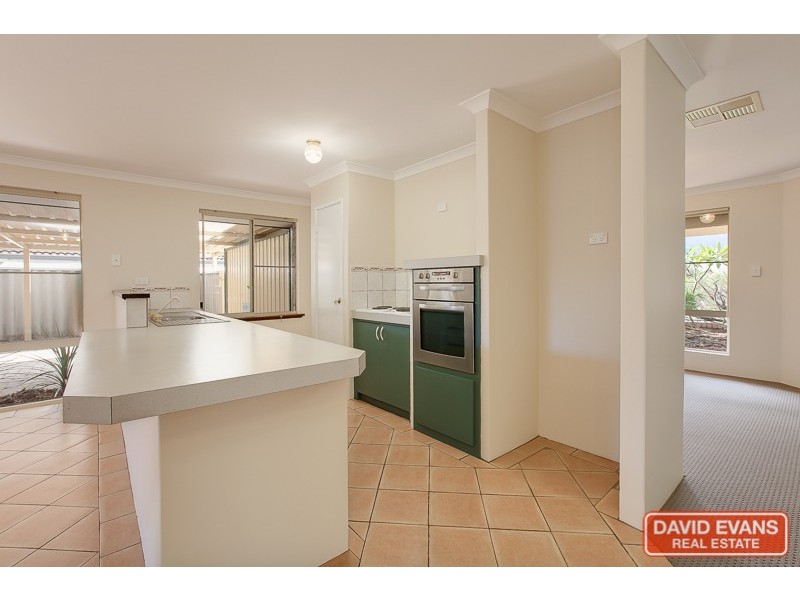 6 Walmer Place, Orelia WA 6167