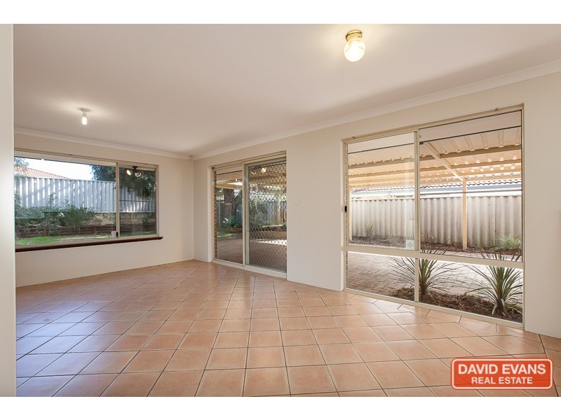 6 Walmer Place, Orelia WA 6167