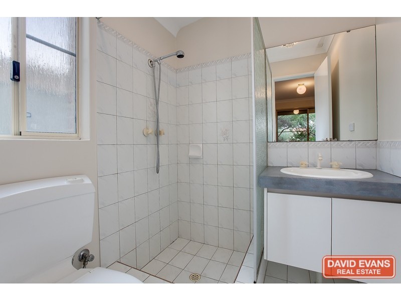 6 Walmer Place, Orelia WA 6167