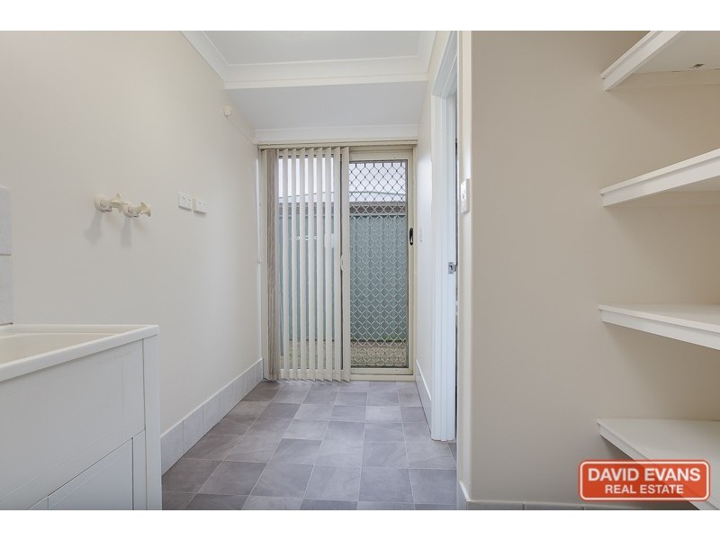 6 Walmer Place, Orelia WA 6167