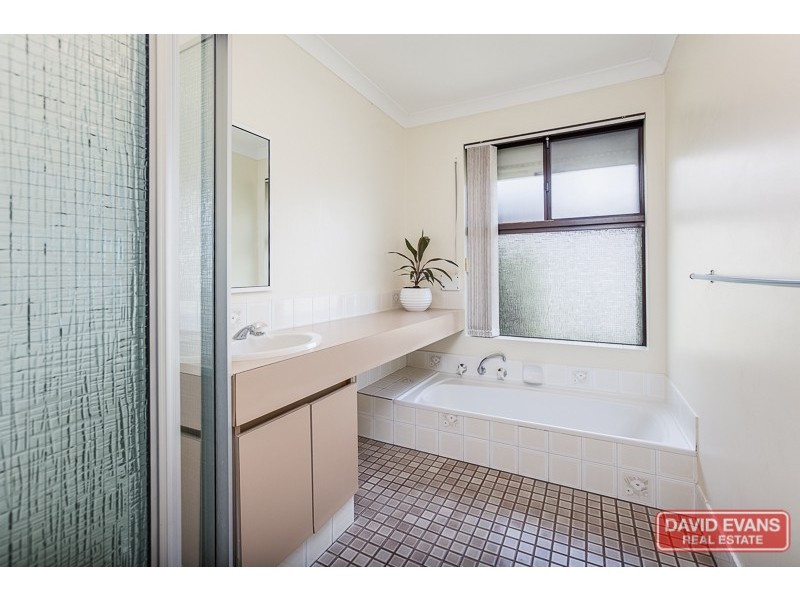 23 Montego Close, Safety Bay WA 6169