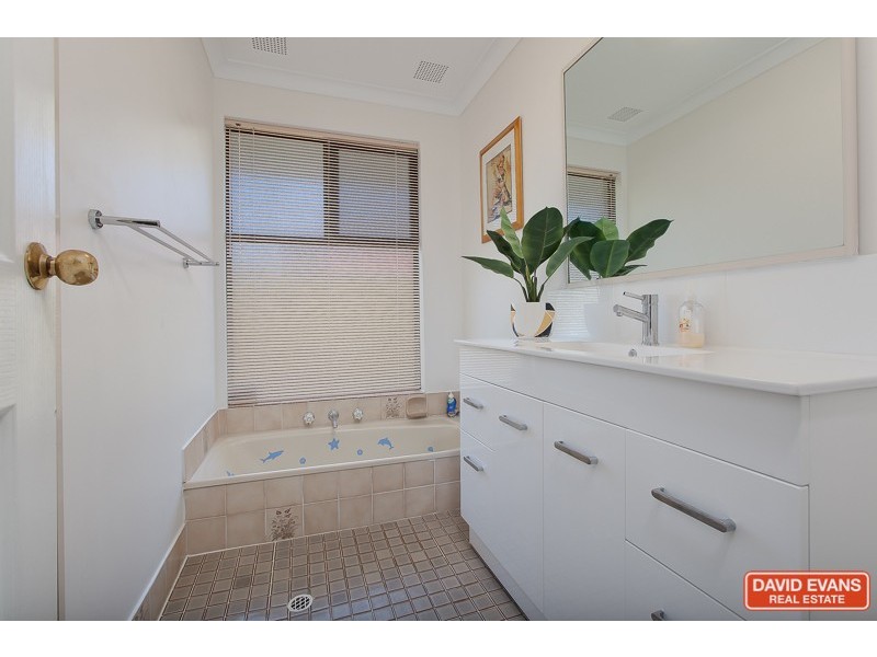 10 Tangaroa Close, Cooloongup WA 6168