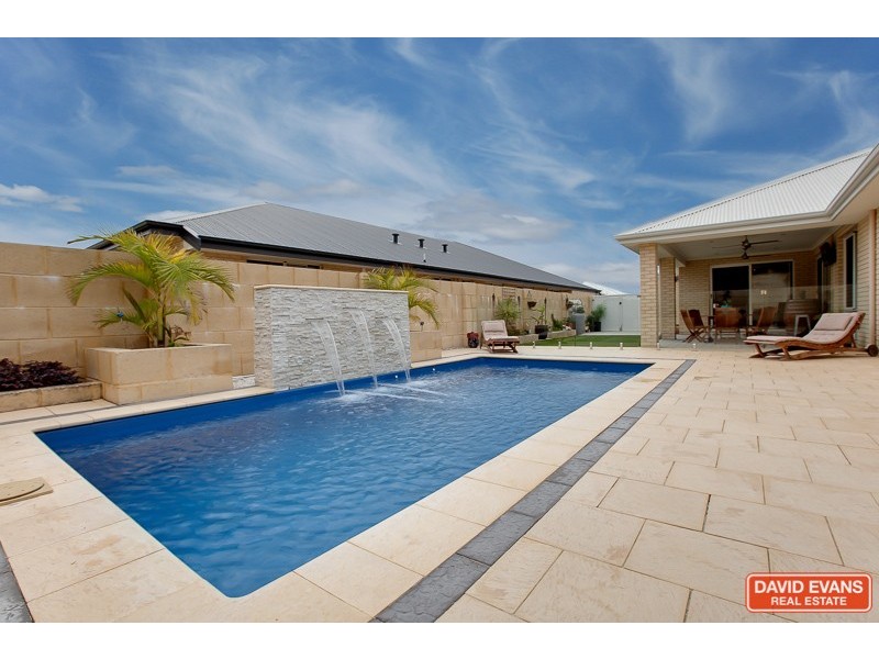 32 Holloways Ridge, Secret Harbour WA 6173