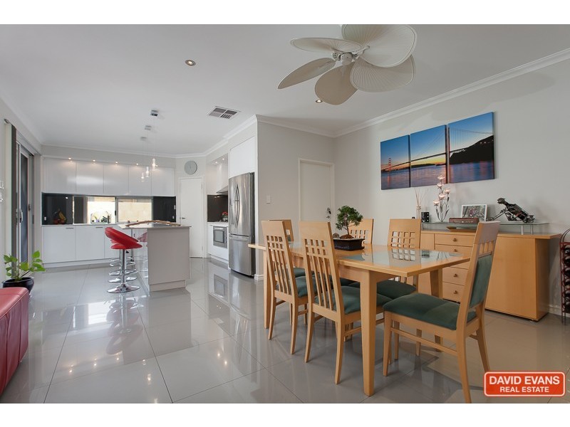 32 Holloways Ridge, Secret Harbour WA 6173