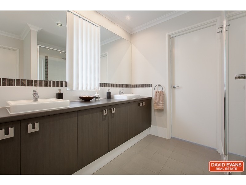 32 Holloways Ridge, Secret Harbour WA 6173