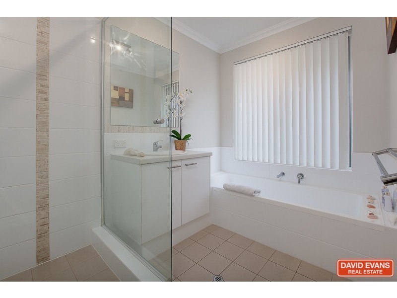 32 Holloways Ridge, Secret Harbour WA 6173