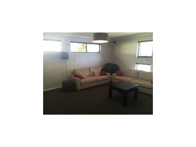 19 Fitzgibbon Rd, Rockingham WA 6168