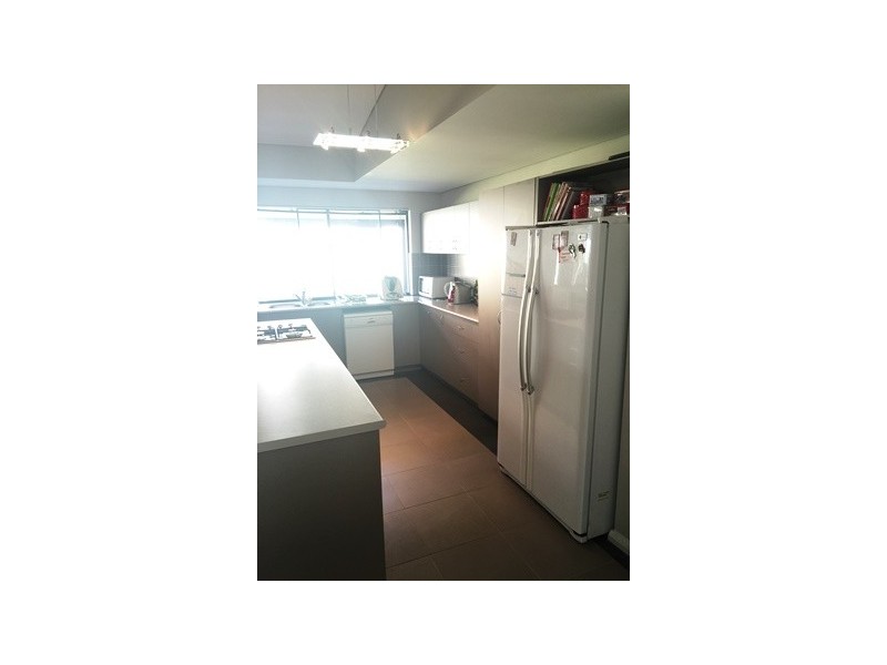 19 Fitzgibbon Rd, Rockingham WA 6168