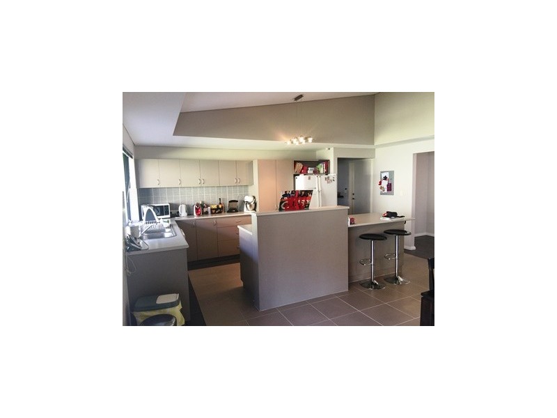 19 Fitzgibbon Rd, Rockingham WA 6168