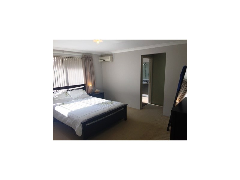 19 Fitzgibbon Rd, Rockingham WA 6168