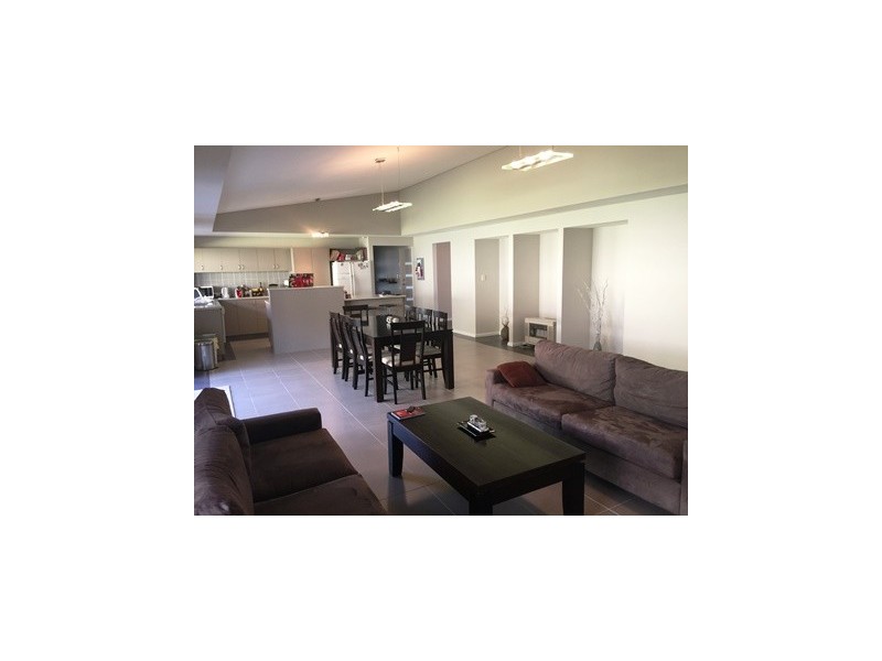 19 Fitzgibbon Rd, Rockingham WA 6168